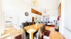 Elegant Period Clifton Balcony Apt - Simplycheckin - Image 3