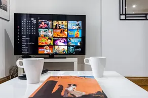 London 2 Bed Apartment With Free WiFi - Image 4