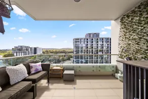 Elegant 2-bed With Pool, Alfresco Dining & Balcony - Image 3