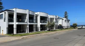 Moana Seaside Retreat - 2 Bedroom, spa , living area & pet friendly - Image 4