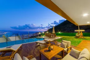 City and Sea View Pool Lüx Villa - Image 4