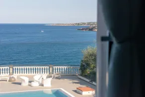 The View - Waterfront apartment with pool - Image 4