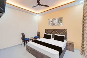Hotel O Four Square Guest House - Image 2