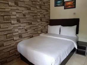 Eddy Vic Hotel - Image 2