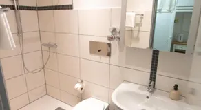 Design-Ferienwohnung direkt am Möhnesee - mit Seeblick, Balkon, Pool und Sauna - Image 4