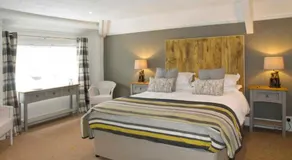 Hunters Lodge Inn - Image 4