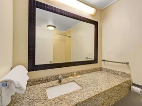 Days Inn by Wyndham Kittery - Image 5
