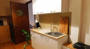 Marco Polo's Mooring Cozy Navy House - Image 4
