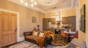 2BR with Free Parking Nr Edinburgh & Dalhousie Castle - Image 2