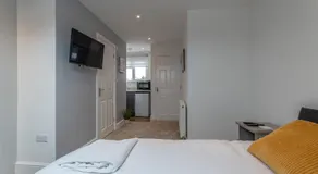 Super cosy self-catering studio flat - Image 3