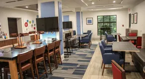 Holiday Inn Express Hotel & Suites Athens by IHG - Image 3