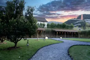 Floral Woshou Mountain Villa - Image 3