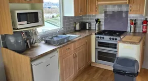 Light and Airy 2 Bedroom Mobile Home - Image 4