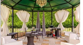 Chambre d'hôte grise avec petit dejeuner Sauna et jacuzzi en option - Image 3