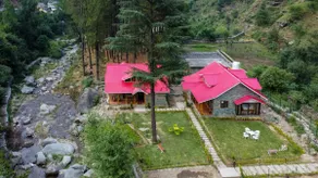 River Side Cottage With Private Lawn - Image 3