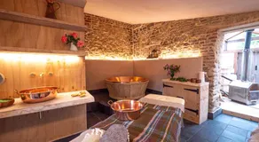 Large Country Cottage, Sleeps 8 - Spa Facilities, Garden Bar, Catering Services, Free Parking, Nature Reserve, Hen Parties - Image 2
