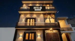 Super OYO Hotel O Tedhi Bazaar Near Ram Janambhumi - Image 2