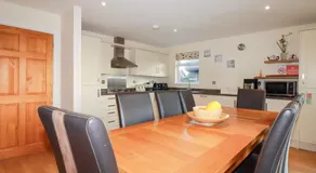 Benasa Lodge - Image 4