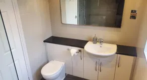 Large Kingsize ensuite in Kingswood, Bristol, BS15 - Image 2