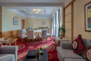 Gold Source Sunshine Hotel - Image 4