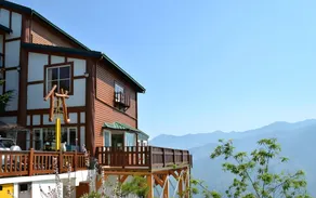 Dingdai Glass Villa - Image 5
