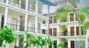 Hotel Summer Haven - Image 2