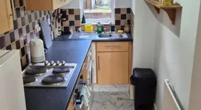 Spacious Central Reading Flat, 2 Double Beds, Wi-Fi, Parking - Image 3