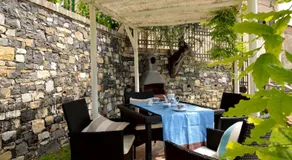 casa con mini piscina, giardino e area giochi per bambini - Image 5