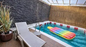 V Hotel - Image 4