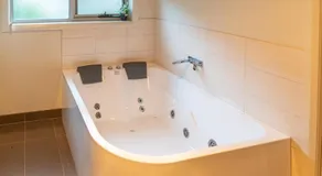 Modern Spacious 4BR Home by a 24Hour Cafe and IGA Ballarat - Image 3