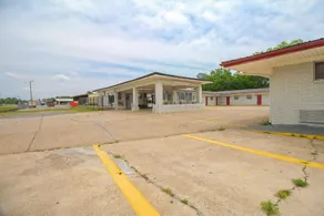 Hotel McAlester OK S Main St - Image 4