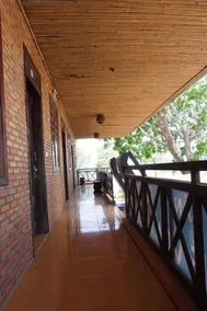 Van Long Elephants Lakeside View Hotel - Image 3