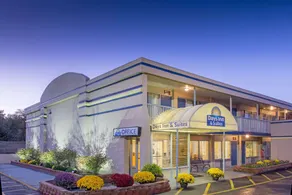 Days Inn & Suites by Wyndham Dayton North - Image 5