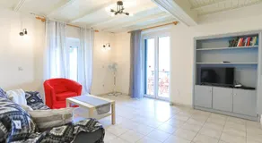 Kaminaki Beachfront Apartments - Image 2