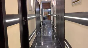 Sky Suites By Glitz Hotels Nr Internatinational Airport Mumbai - Image 3