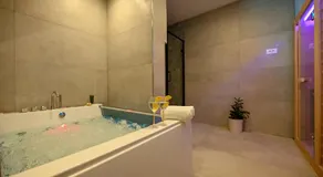 luxury apartment with garden jacuzzi and wellness - Image 4
