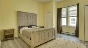 Easy NYC Access: Updated Apt Near Parks & Bay! - Image 2