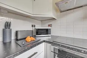 Immaculate Two Bedroom House with Parking - Image 5