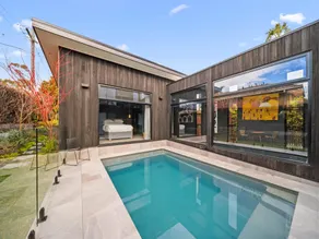 Luxurious 2-bed: Pool, Lift, Dining - Image 5