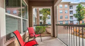 Stylish Open Concept Apt with King Bed, walking distance from NRG Texans Stadium, 1 mile to Med Center, Free Parking - Image 5
