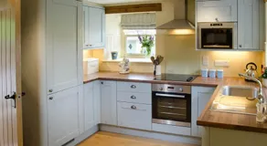 Spring Cottage-Ukc6557 - Image 2