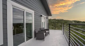 Rare Find Secluded Hillside Views w Swimming Pool - Image 4