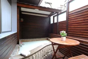 Phoenix Pavilion Hot Spring Hotel - Image 5
