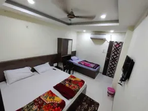 Goroomgo Swastik Guest House Near Kashi Vishwanath Temple Varanasi - Image 5