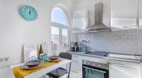 Bright spacious getaway close to the Sea - Image 5