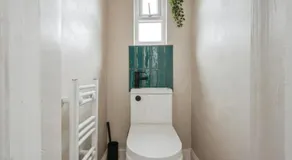 Modern 3-Bed House Nr City Centre & Hospital - Free Parking - Wifi - Image 5