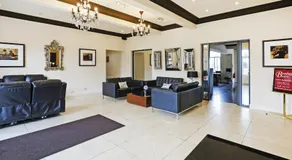 OYO The Baltimore Hotel - Image 4