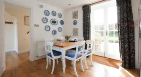 Epsom Cottage - Image 4