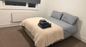 Spacious contractors and tourist apartment with parking & Wifi - Image 5