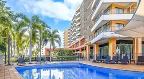 ZEN88 Esplanade: 3-BR Luxury Suite Near Waterfront - Image 3